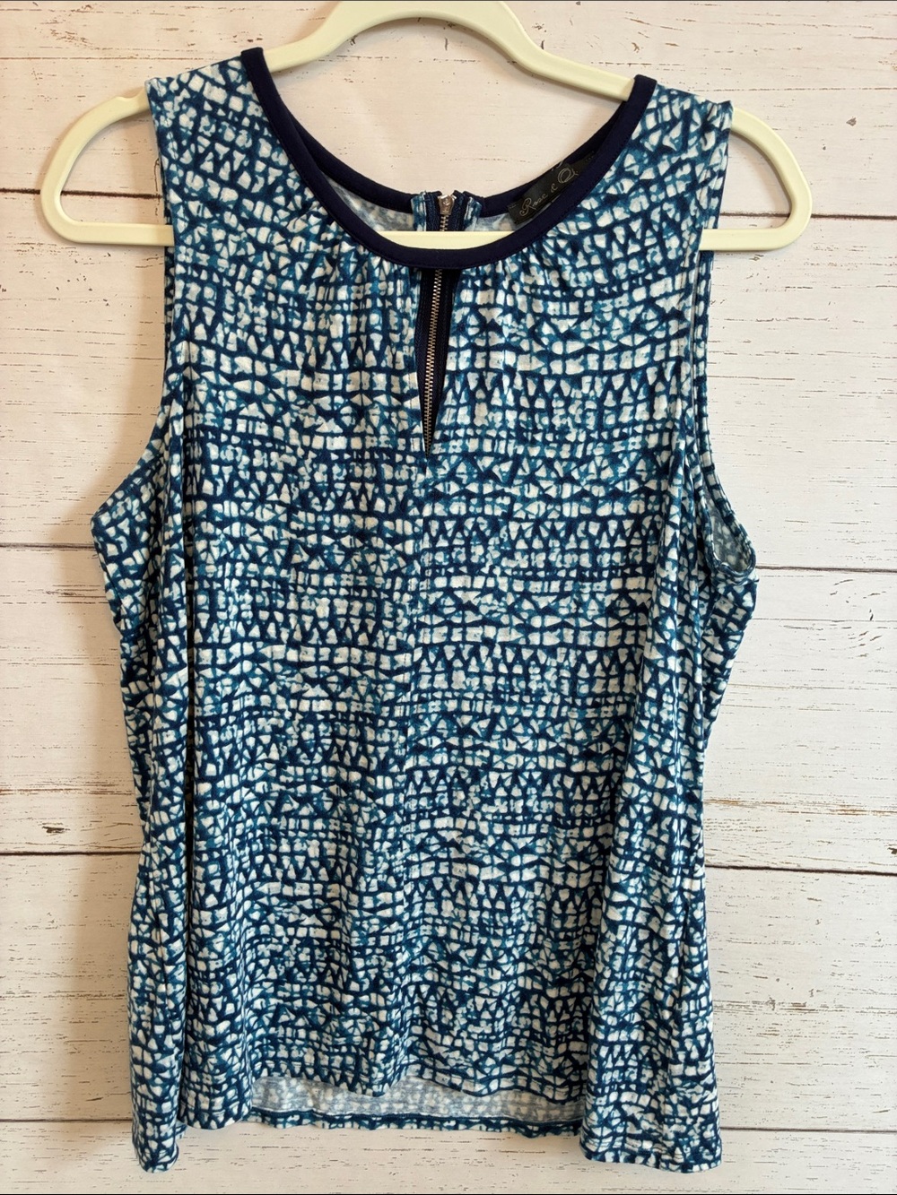Rose & Olive Blue/White Sleeveless Top w/Keyhole Opening and Back Zipper, sz XL